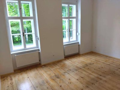 Erstbezug: Sanierter 3 ZIMMER-Altbau + neue Einbauküche + neues Bad mit Dusche / WC + nähe Neue TU!