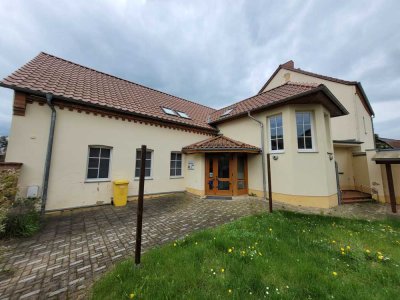 Ehemaliger Kindergarten mit separater Wohneinheit