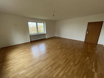 Großzügige Familienwohnung mit Balkon und guter Verkehrsanbindung
