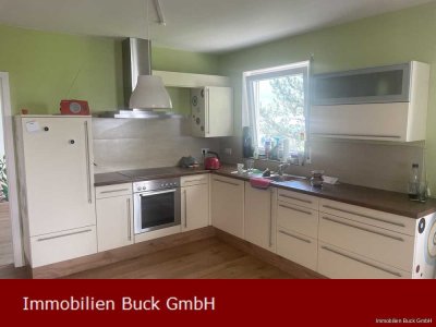 3,5-Zimmerwohnung in ruhiger Aussichtslage mit Stellplatz und Einbauküche zum Kauf!