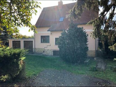 Einfamilienhaus mit großem Garten