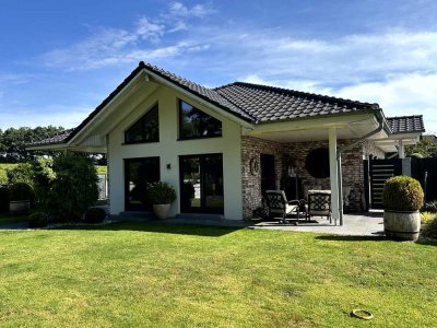 Repräsentativer Bungalow mit Galerie in ruhiger Lage und Traumgarten