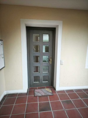 Zu Vermieten wird eine renovierte Terrassen Wohnung mit 61 m2 Wohnfläche in Vogtareuth nähe Klinik .