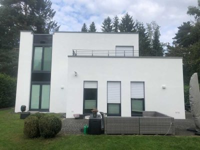 Moderne Bauhausvilla mit 274 m2 Wohn- und Nutzfläche auf großem Grundstück in Seevetal zu verkaufen