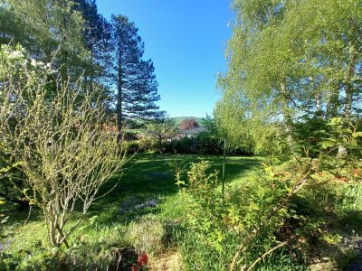 GROSSER SONNIGER GRUND MIT SOMMERHAUS