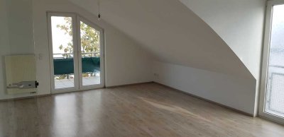 Attraktive 2-Zimmer-Dachgeschosswohnung mit EBK in Gernsheim