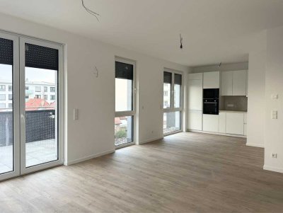 2-ZIMMER PENTHOUSE IN ZENTRALER LAGE VON LANGEN - Lichtdurchflutet, EBK, Balkon, TG-Stellplatz