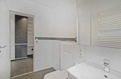 Erstbezug nach Renovation: 2-Zi-Wohnung mit Balkon & Einbauküche, M-Hirschgarten (unbefristet)