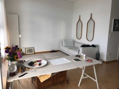 Möbilierte 1,5 Zi DG Wohnung Untermiete für 3-6 Monate 5. OG mit Balkon in Harvestehude