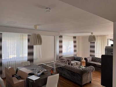 Neuwertige 3,5-Raum-Wohnung mit Balkon und Einbauküche in Plochingen