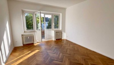 Großzügige 3-Zimmer-Altbauwohnung mit Fischgrätparkett, Loggia und Gartennutzung