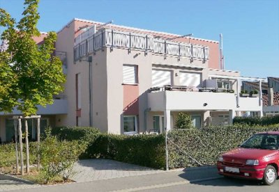 Helle 2-Zimmer-Wohnung mit Balkon, Aufzug & Tiefgarage