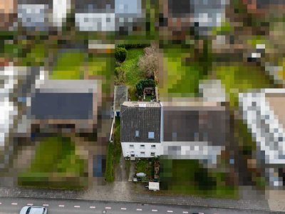 Leverkusen-Schlebusch:
Gemütliche Doppelhaushälfte mit zwei Einheiten und viel Potenzial