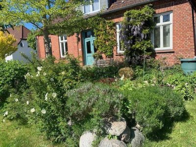 Kapitänshaus in Ostseenähe mit Baulandoption