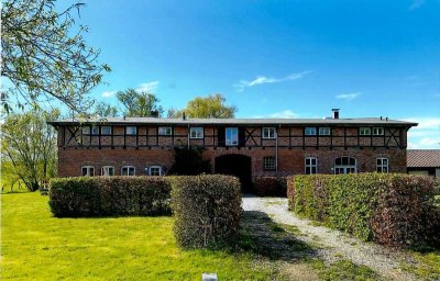Traumhaft sanierte Immobilie mit Weiher, Grdst. 6300 m²  Randlage in Ostseenähe, in Grevenstein