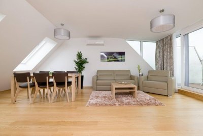 Exklusive Dachgeschosswohnung mit 2 Terrassen nahe Augarten – Ruhelage &amp; Fernblick