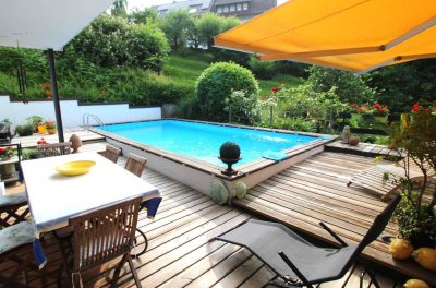 Besonderheit - Terrassenwohnung auf 2 Etagen mit Pool und unverbaubarem Grünland im Rebland