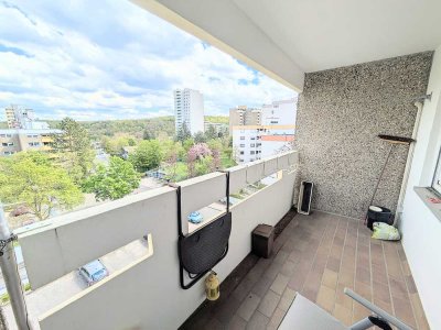 Gelegenheit: Vermietete Zweizimmerwohnung mit Aufzug, Balkon und Stellplatz