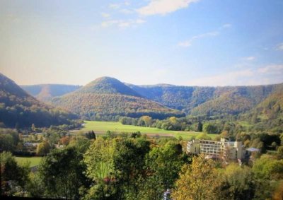 Sonnige Aussichtslage, möbliert, TG-Stellplatz, gute Rendite!