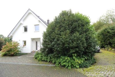 Möbliert / Furnished - Einfamilienhaus mit großem Grundstück in Dresden-Zaschendorf / 4 Personen