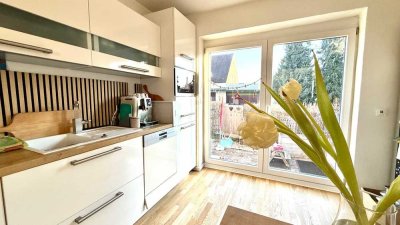 Charmantes Einfamilienhaus mit Keller, Dachterrasse u. Einbauküche in Augsburg-Haunstetten