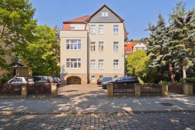 Gemütliche Dachgeschosswohnung mit Balkon auf halber Treppe