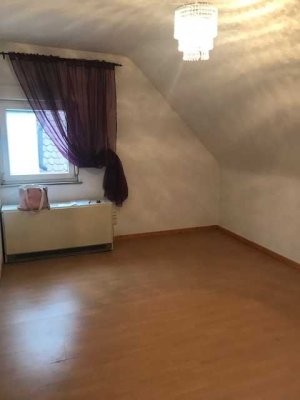 Für Pendler - Einfache Ein-Zimmer-Dachgeschoss-Wohnung in Stuttgart-Feuerbach