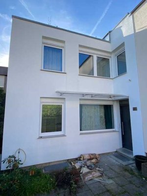 Preiswertes, saniertes 7-Raum-Reihenhaus mit EBK in Birkenfeld