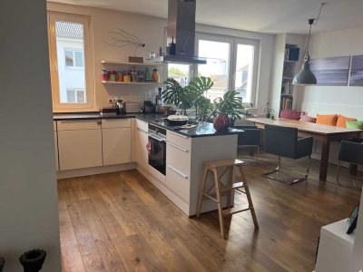 Mitten im Nordend: Helle, ruhige 2,5-Zimmer-Whg mit Balkon und Skyline-Blick