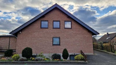 Freundliche 3-Zimmer-Dachgeschosswohnung mit Einbauküche und Balkon in Paderborn