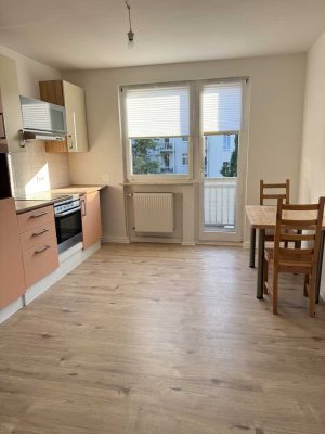 Stilvolle und moderne 2,5-Zimmer-Wohnung mit Küche und Balkon in Duisburg-Neudorf
