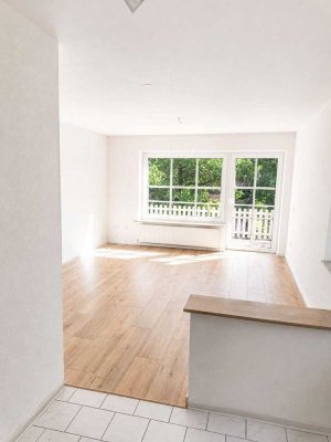 Frisch renovierte 4-Zimmer-Dachgeschosswohnung mit Balkon in ruhiger Lage
