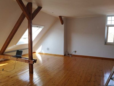 Moderne helle Dachgeschosswohnung