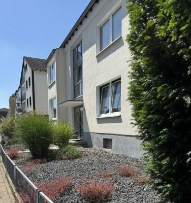 Opladen! Charmante 3 Zimmer Wohnung mit Balkon und Gartenblick - frisch renoviert & bezugsbereit