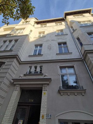 TOP SANIERTE 2-Zimmer-Komfort-Altbau-WE, Balkon, Zuzahlung für EBK, Grünlage, Gartenhaus, Aufzug