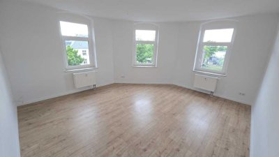 + + + Top sanierte 3-Zimmer Dachgeschosswohnung mit Einbauküche + + +