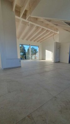 Loftähnliches Dachgeschoß, Blick ins Grüne und über die Stadt