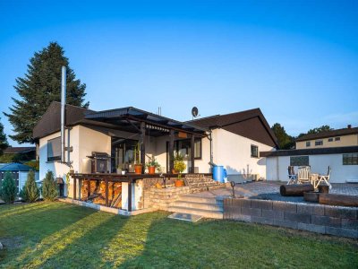 Gepflegter Bungalow mit Einliegerwohnung, Garten & Doppelgarage – ideal für Familien oder Mehrgenera
