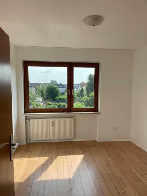 Geschmackvolle, vollständig renovierte 4-Zimmer-Wohnung mit Balkon in Hannover