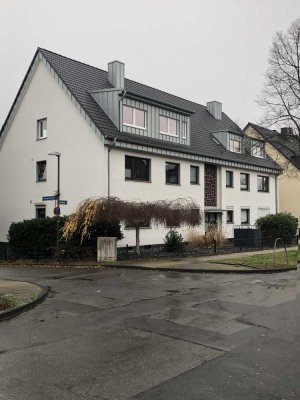 Vollständig renovierte 2-Zimmer-Wohnung mit Garten // Essen-Bedingrade