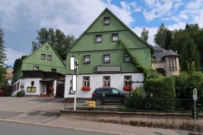 Ehemalige Pension mit Gaststube und alter Turnhalle!