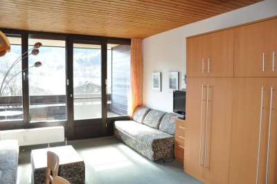 WOHNEN AM KURPARK Attraktive Studio- Wohnung in bester Zentrumslage von Bad Hofgastein. 2. Wohnsitz, grosse Loggia, herrliche Aussicht, sonnige Südwestausrichtung, eigener Parkplatz.