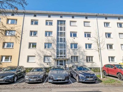 Rohdiamant in begehrter Lage: 3-Zimmer-Wohnung mit Balkon zum Selbstgestalten