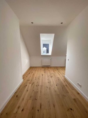 Charmante 2-Zimmer-Dachgeschosswohnung mit Balkon in Koblenz-Südstadt