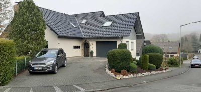 Schicke DG - Wohnung mit geh. Innenausstattung mit Loggia und EBK in Wilnsdorf