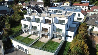 ! FRÜHJARSAKTION ! - LEBENSQUALITÄT MIT AUSSICHT - EXKLUSIVES TOWNHAUS AUF EIGENGRUND IN WEIDLING – NATURNAHES WOHNEN MIT STIL