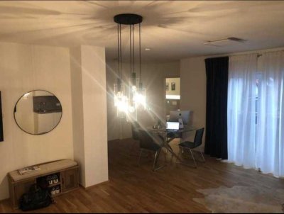 Neuwertige Wohnung mit zweieinhalb Zimmern und Balkon in Großostheim