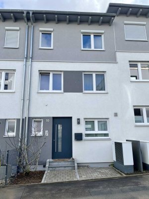 Neuwertiges Stadthaus (Reihenhaus) mit Garten und Dachterrasse in zentraler Lage, provisionsfrei!