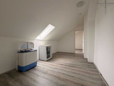 Dachgeschosswohnung mit Entwicklungspotenzial