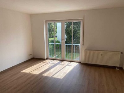 Helle und renovierte 2-Zimmer-Wohnung mit Balkon in ruhiger Lage von Plauen